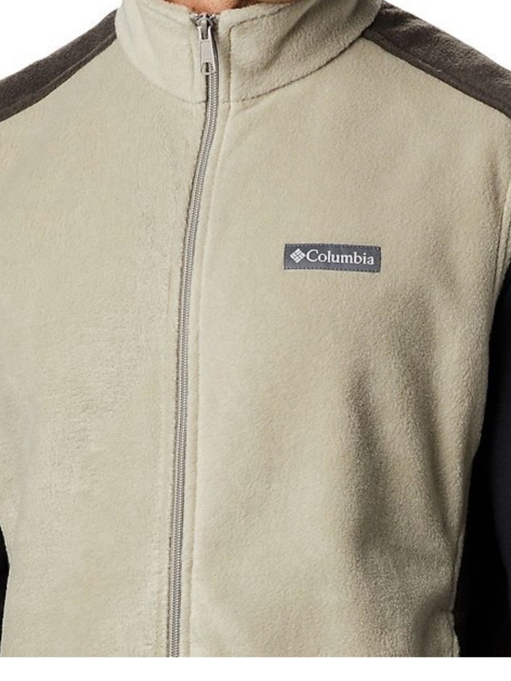 Men’s Large Columbia Steens Mountain Fleece Vest Tusk/ Buffalo in color NWOT